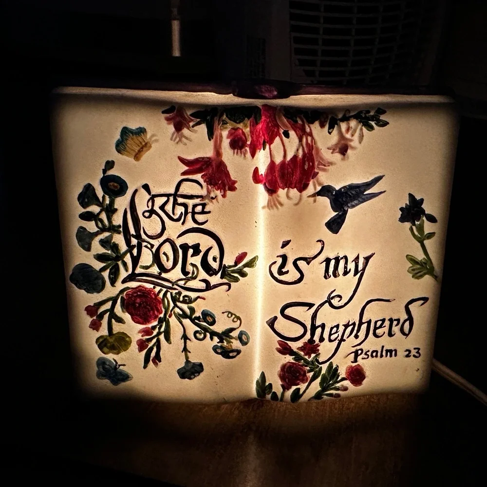 Bible Tabletop Lamp Lady Jayne The Lord is My Shepherd Psalm Table Light 2003‎